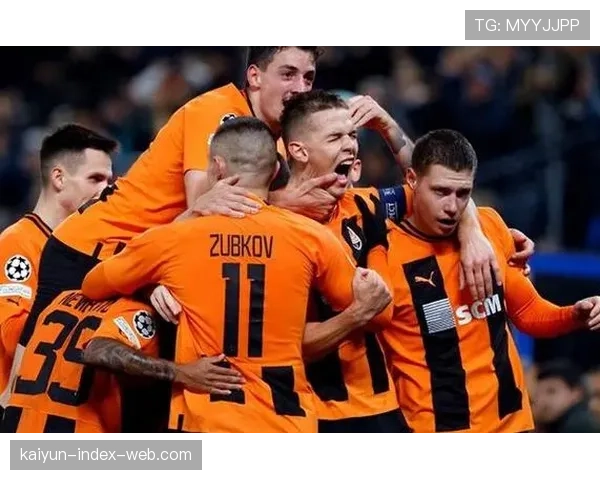 欧冠名额争夺战异常激烈 十支球队分差微小悬念持续