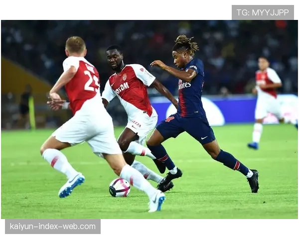 巴黎圣日耳曼对阵摩纳哥再现争议 科雷尔侧后方放铲仅获黄牌