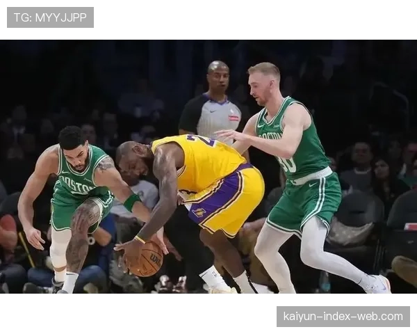 湖人防守沟通问题暴露明显 末节被绿军精准抓住战术短板