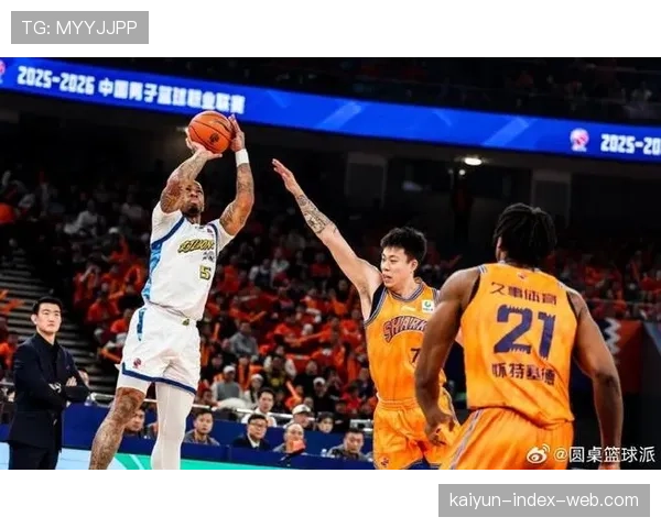 广厦紧追上海仅差两胜 双雄争霸格局基本成型