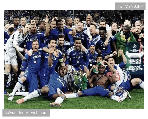 切尔西边后卫内收参与组织，构建局部优势破解密集防守